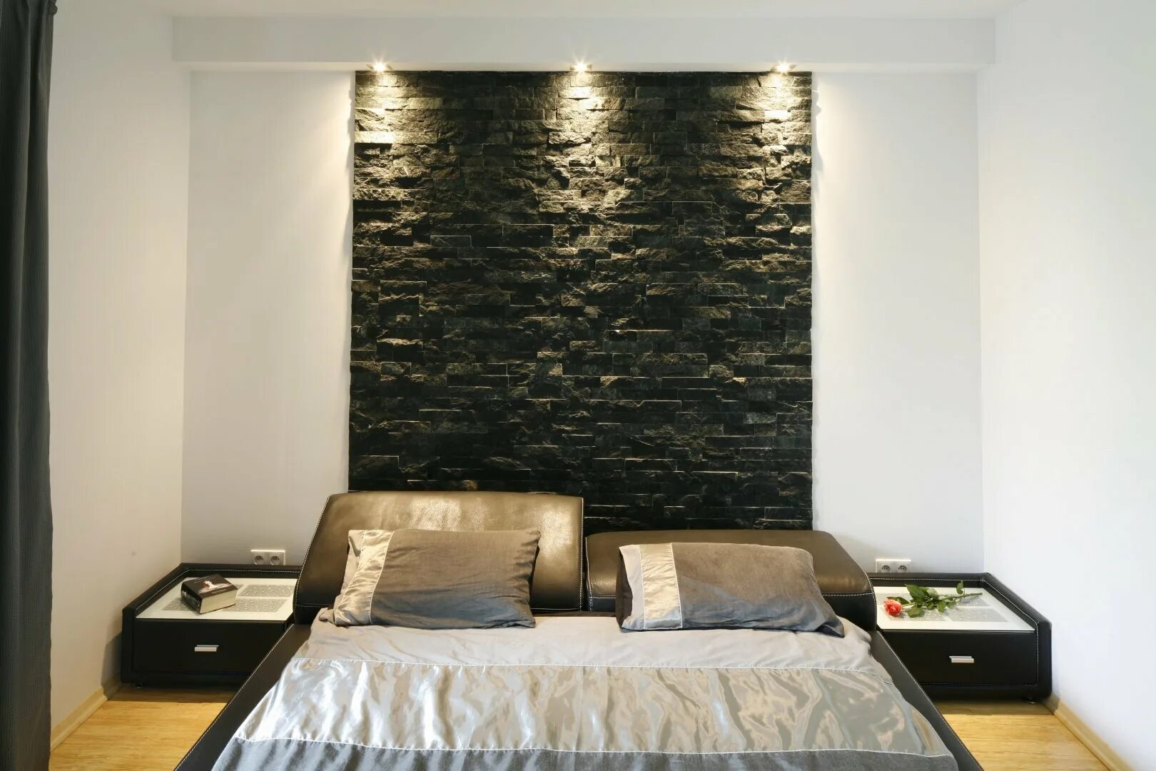 каменные обои. стена из камня в интерьере. каменная стена с крышей. древняя каменная кладка. стена из камня в интерьере.