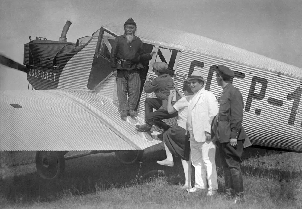 Первые самолеты советского союза. Юнкерс ф 13 Добролет. Junkers f13 Добролет. Юнкерс Добролет 1923. Добролет первые самолеты 1923.