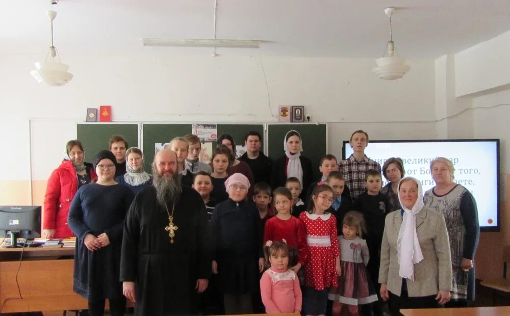 Школа дмитрия солунского берзарина. Школа дмитрия солунского хорошево мневники. Служба в храме дмитрия солунского в хорошеве. Храм великомученика димитрия солунского в хорошеве. Школа солунского православная.