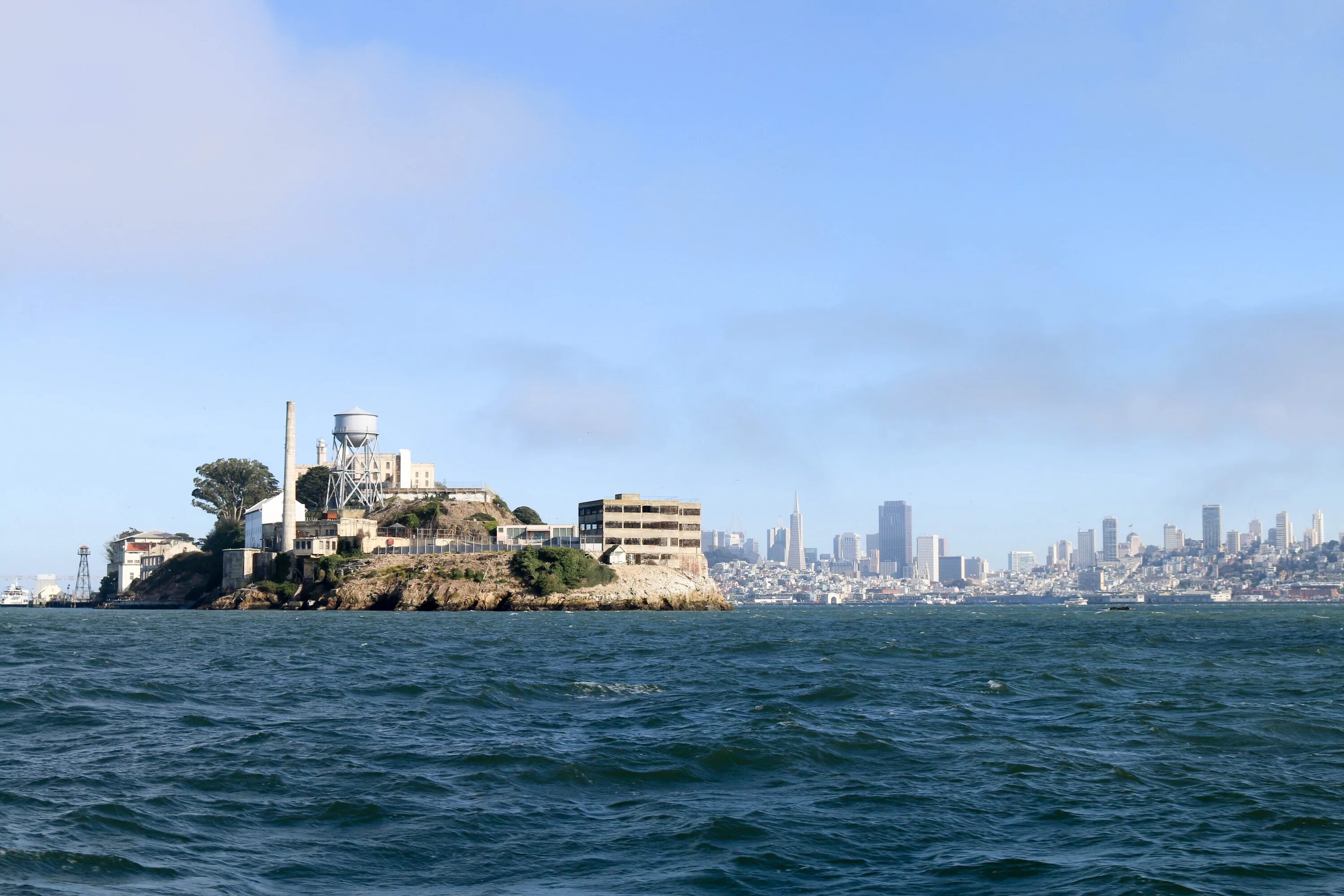Сан франциско какой океан. Алькатрас Сан-Франциско. Алькатрас Сан -Франциско Калифорния. Сан Франциско тюрьма Алькатрас. Алькатрас фото Калифорния.