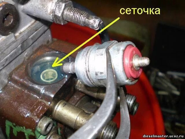 Редукционный клапан qd32eti. Сетка в тнвд 2l. Где находится сетка. 2с дизель сеточка тнвд. Где находится сетка.