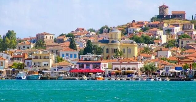 File:Ayvalik seafront.jpg - Wikipedia