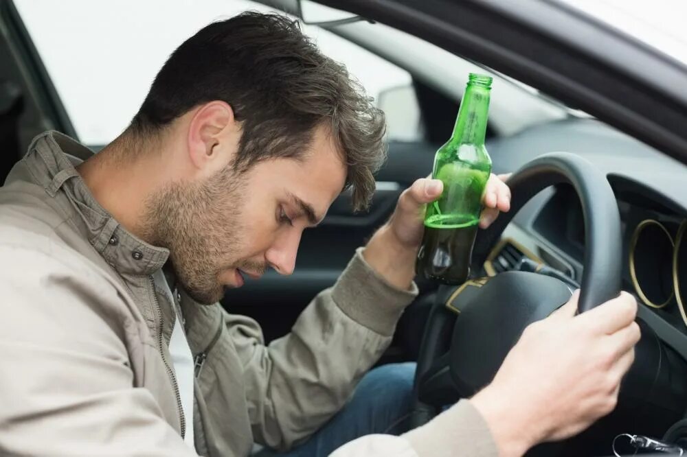 Пью пиво в машине. Вождение автомобиля в состоянии алкогольного опьянения.