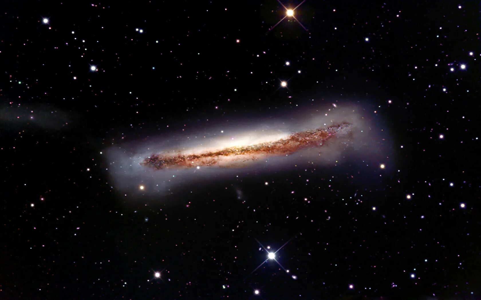 Где находится хаббл. Спиральная галактика ngc 3628. галактика млечный путь хаббл. галактика млечный путь сбоку. галактика млечный путь вид с ребра.