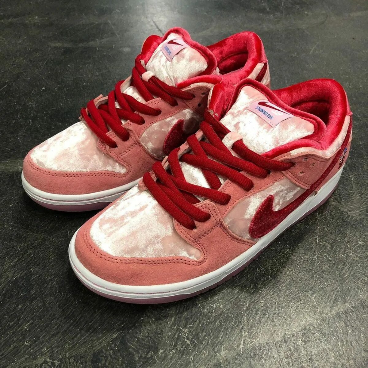 Nike SB Dunk Low Strangelove. Nike SB Dunk Strangelove. Strangelove x Nike SB Dunk Low. Nike Dunk Strangelove. Стрэндж лове