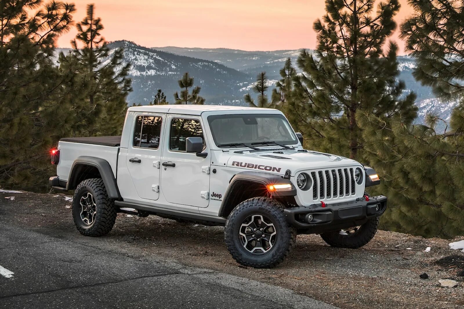 Джип рубикон 2023. Jeep Gladiator Rubicon 2020. Jeep Gladiator Overland. Jeep Rubicon 2022. Джип Гладиатор 2022.