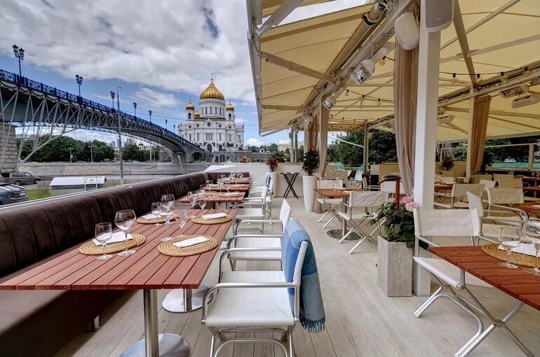 Бары москва набережная. Бары москва набережная. Бар стрелка кропоткинская. Болотная набережная 3/4. Веранда берсеневская набережная.