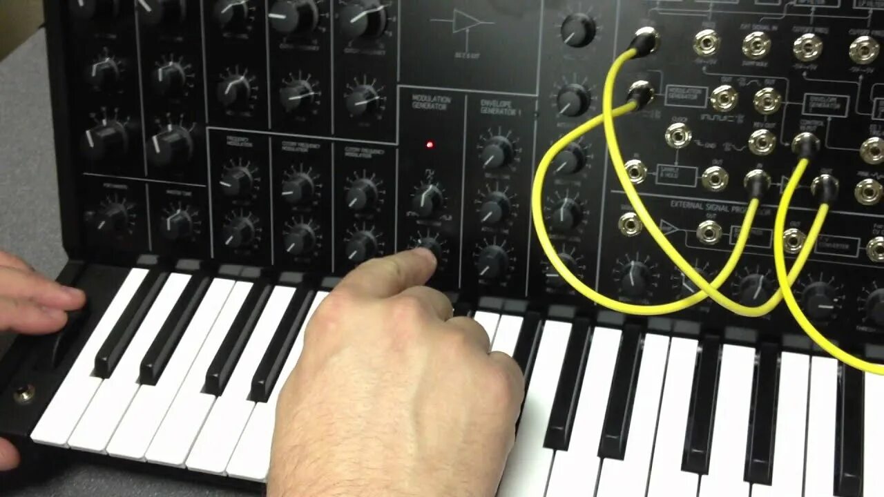 Use the synthesizer 1 time wuthering. Korg ms 20 vst. korg mini. akkolt ms-20. battle of the mini synths.