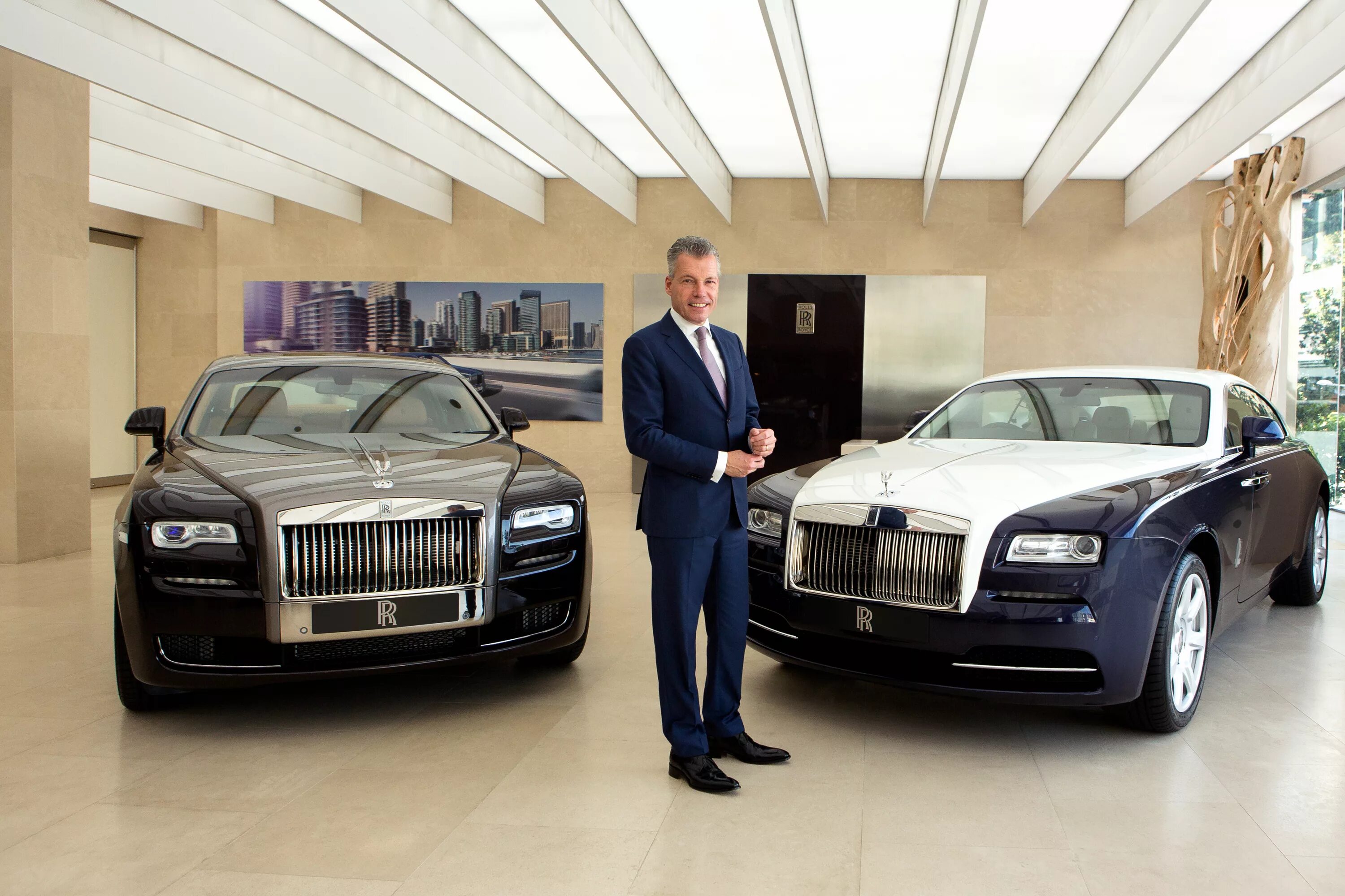 Первые владельцы автомобилей. Rolls Royce 2022. Машины депутатов Роллс Ройс. Владелец Роллс Ройс.