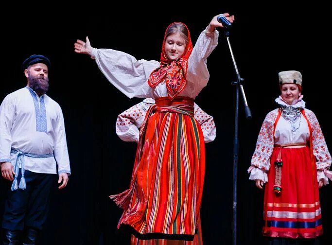 Ансамбль воскресенье пермь. Ансамбль воскресение пермь. фольклорный ансамбль воскресение розина. ансамбль воскресенье пермь состав. воскресенье пермь ансамбль дорога.