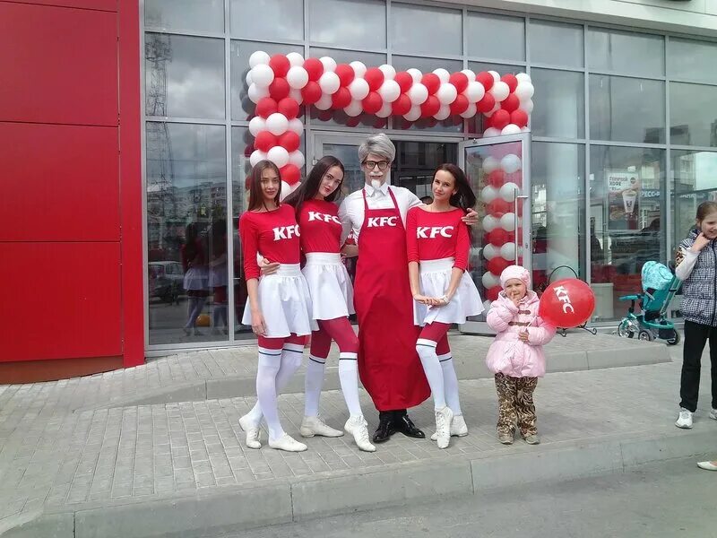 Кроссовки фаины семеновны ялта kfc. КФС на Кижеватова Пенза. КФС сотрудники Пенза. КФС Пенза Арбеково. КФС Троицк.
