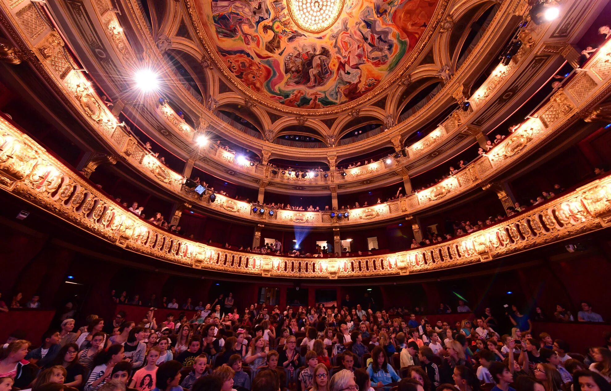 Le theatre. Театр Одеон Франция. Франция. Театр «Одеон». Внутри. Театр Одеон Париж внутри.