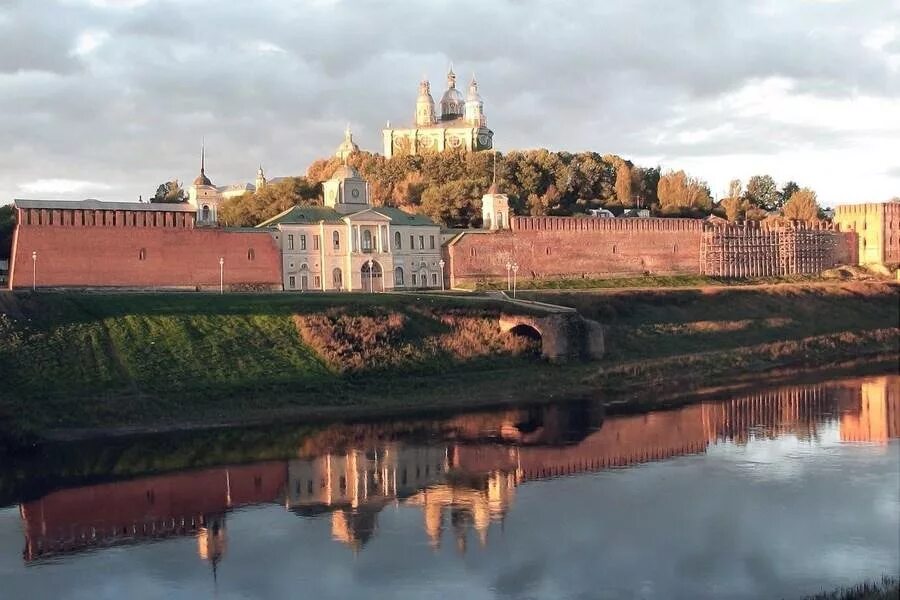 Страна города смоленск. Смоленская крепость Смоленск. Смоленская крепость достопримечательности Смоленска. Смоленский Кремль 1595 1602. Музей Смоленская крепость Смоленск.