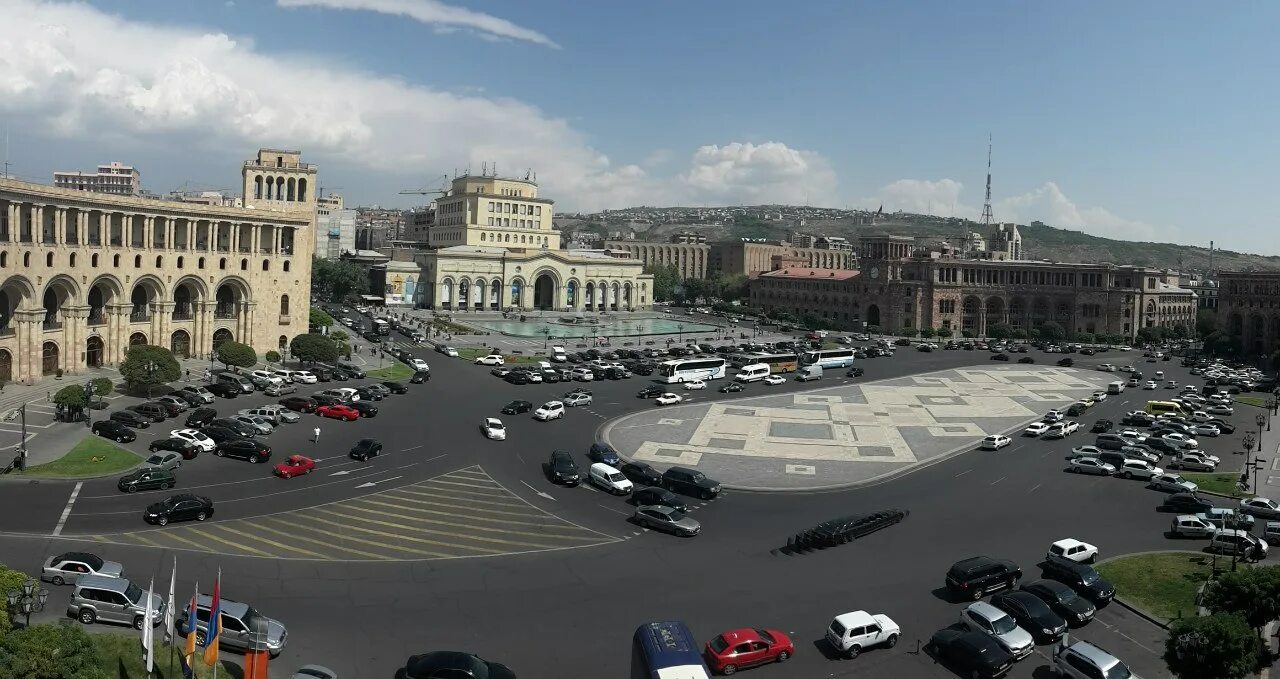 Г ереван республика. Площадь свободы Ереван. Ереван Каскад площадь. Центральная площадь Еревана. Армения Ереван центр.