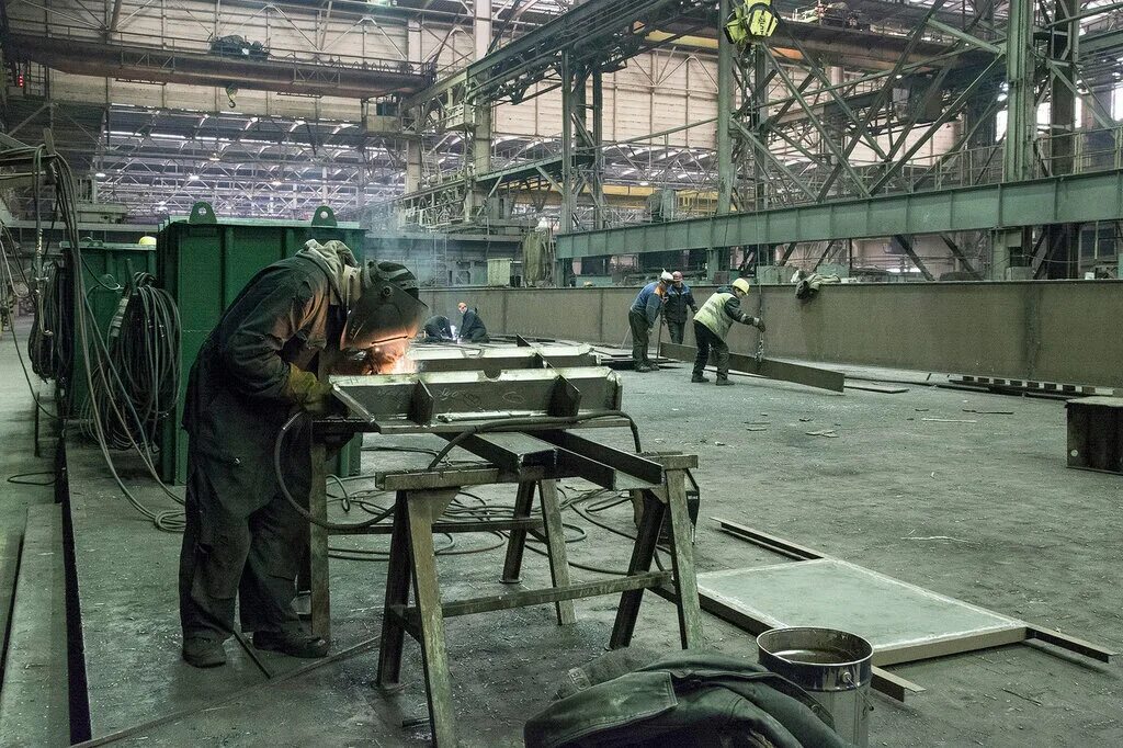 Работа на судостроительном заводе