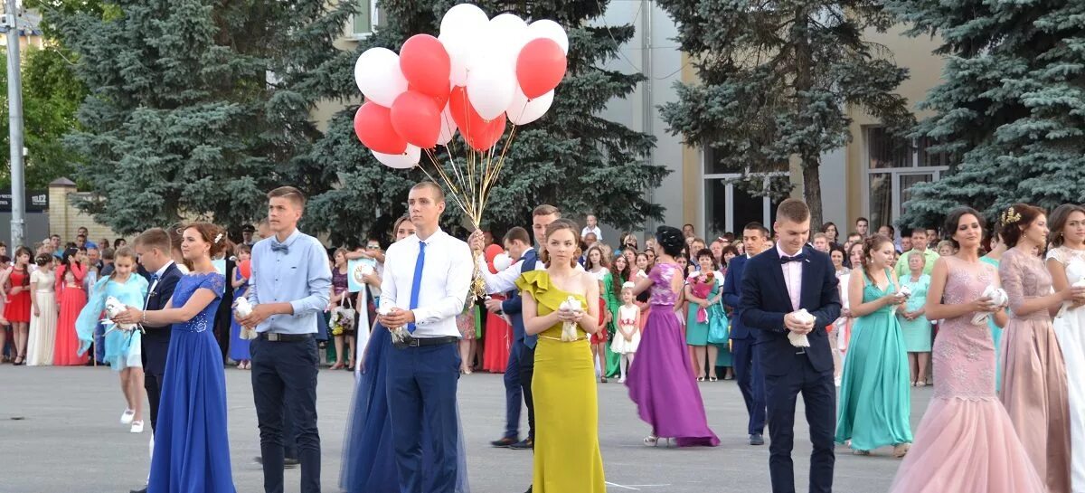 Сальск лечение. Сальск. Сальск Ростовская область. Городской выпускной бал. Выпускной бал в Константиновском.