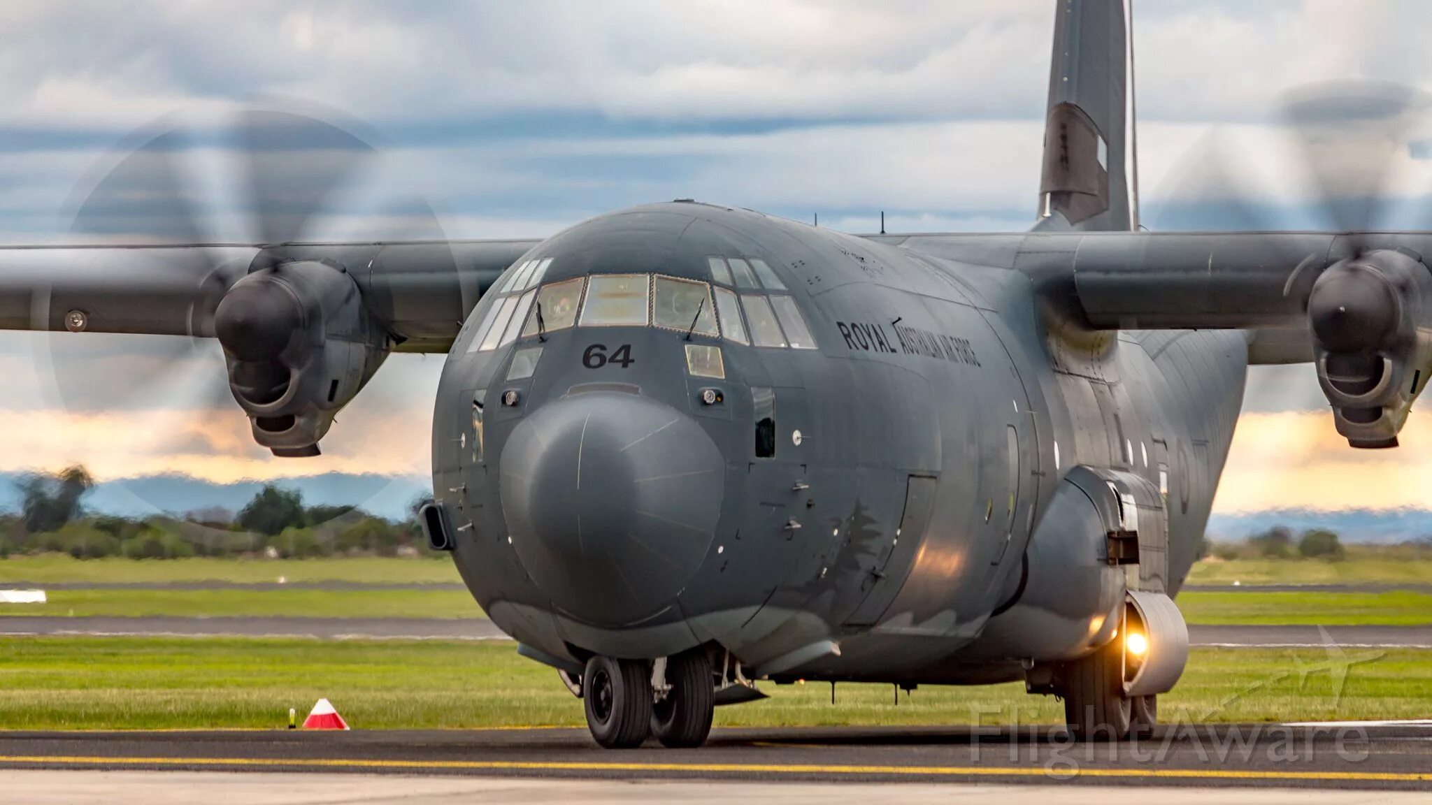 Самолет Hercules c130. C-130 Hercules. Lockheed c-130. Локхид c-130 «Геркулес».