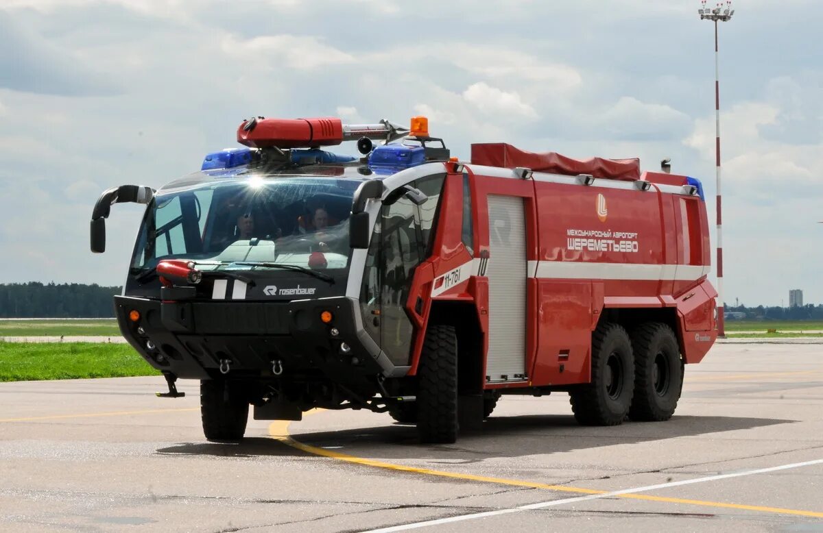 Аэродромная пожарная машина Rosenbauer. Пожарная машина аэропорта Rosenbauer Panther. Аэродромный пожарный автомобиль Rosenbauer. Аэродромный пожарный автомобиль Rosenbauer 8x8 1 50.