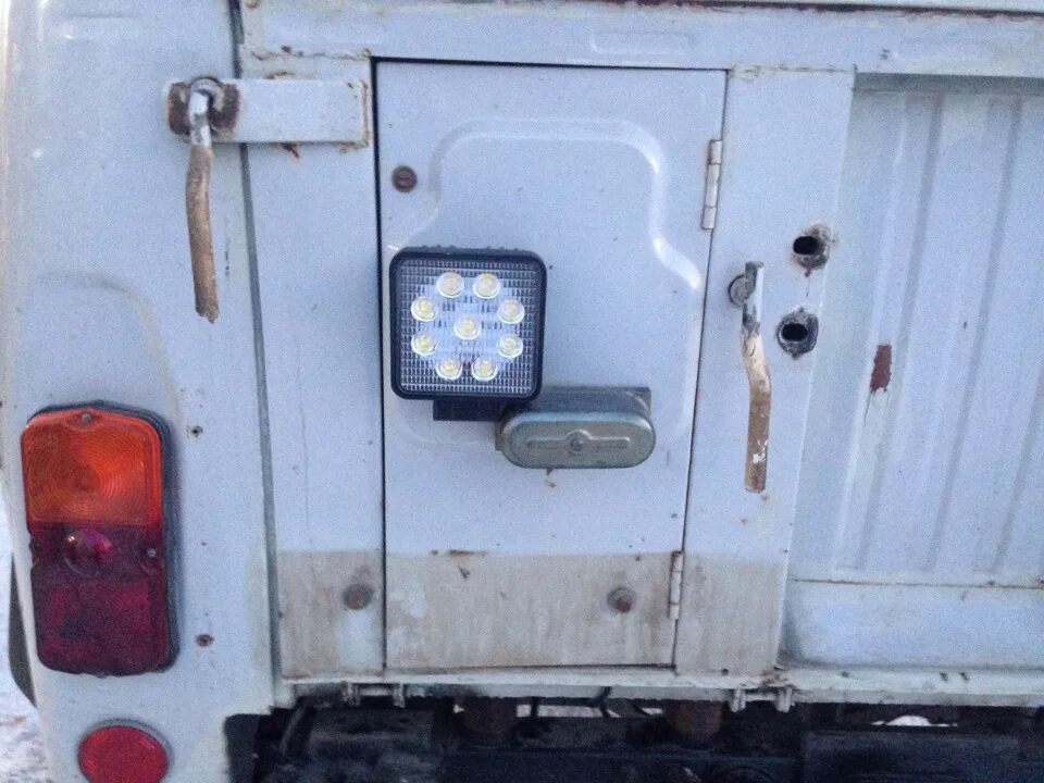 Фонарь задний уаз буханка. Задний ход уаз буханка. Efp буханка фанарь заднего хода. Efp буханка фанарь заднего хода. Задние фары уаз буханка.