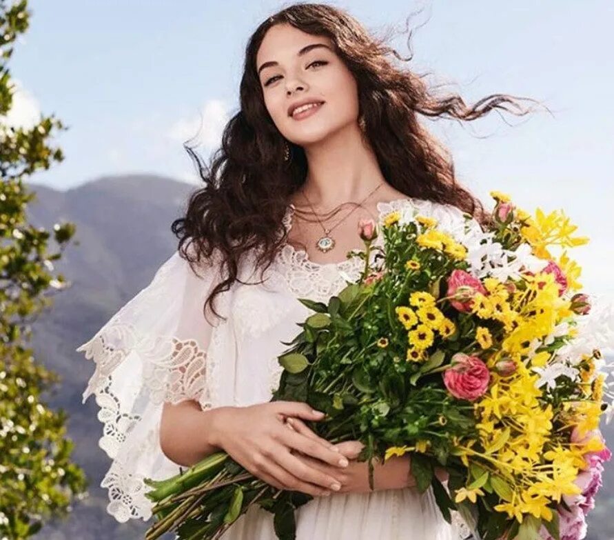 Дева кассель. Кассель дочь. Леони кассель. Дочь моники белуччи дева. Дева кассель и леони кассель.