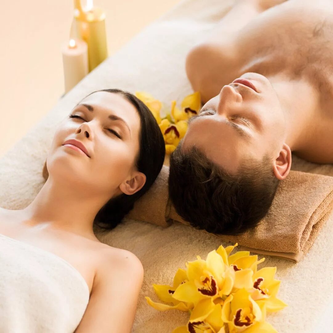 Couple massage. Спа для двоих. Спа для пары. Массаж для двоих. Романтический массаж для двоих.