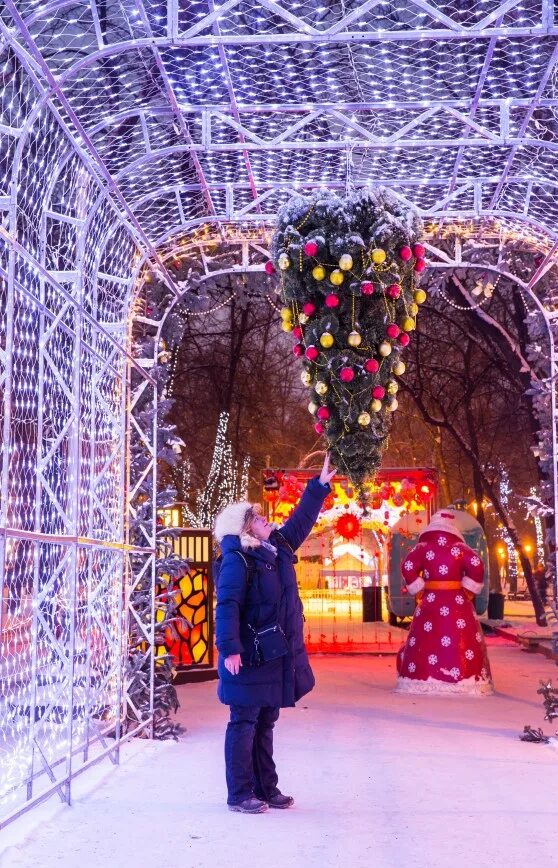 Куда погулять в москве завтра. Новогодняя прогулка. Воробьёвы горы Москва на новый год. Воробьёвы горы Москва Новогодняя. Воробьёвы горы в новогодние праздники.