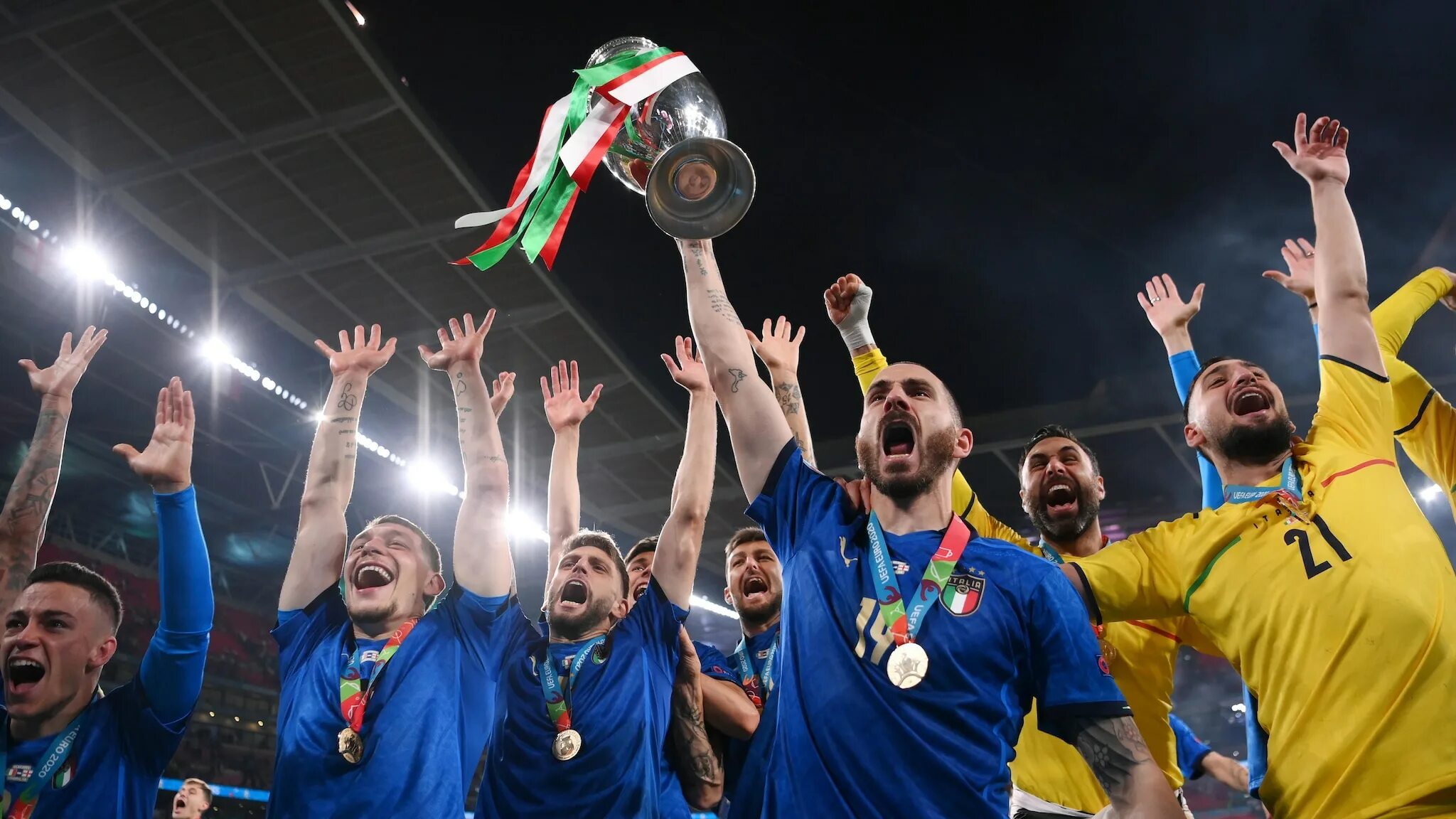 Футбол кубок кубков 2020. Италия чемпион Европы 2021. Сборная Италии евро 2020. Сборная Италии чемпион Европы. Италия чемпион Европы 2020.