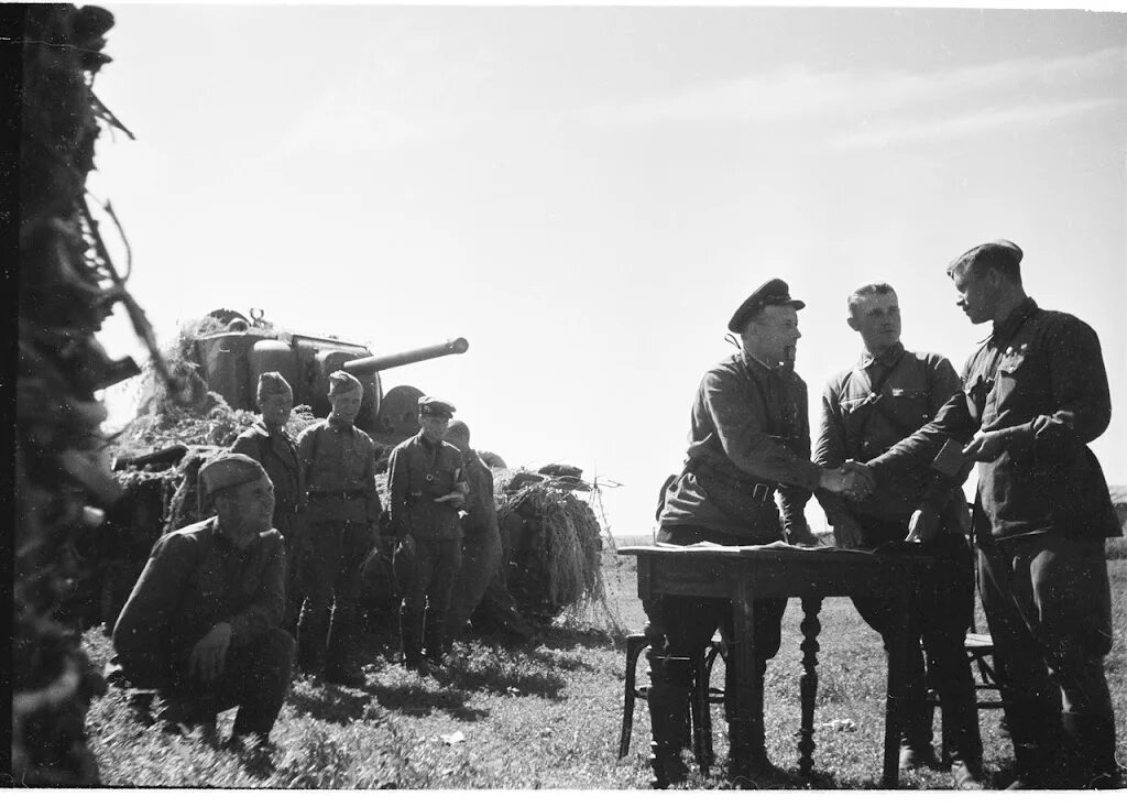 Вов 1943 курская дуга. 1943 год 1 5. Замский арон самсонович фотограф. Курская битва 1941. Бои под смоленском 1941.