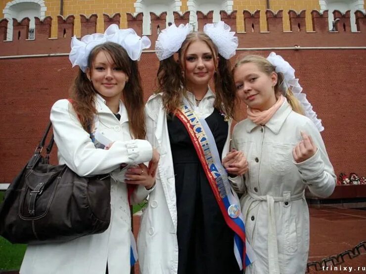 Выпускницы 2010. Выпускницы 2008. Выпускницы в Америке. Выпускницы 2008 года фото