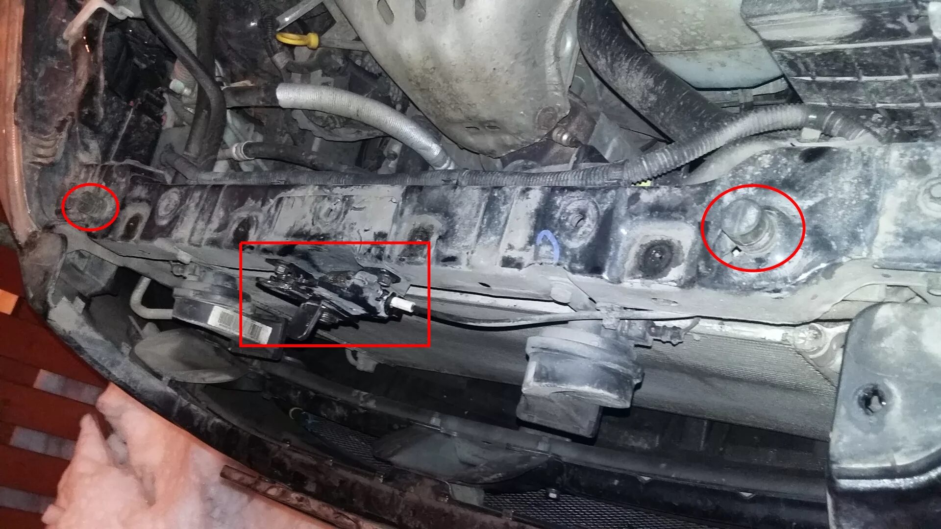 Geely открыть капот. Замок капота джили эмгранд ес7. датчик открытия капота эмгранд ес7. концевик капота geely vision. аккумулятор джили эмгранд ec7.