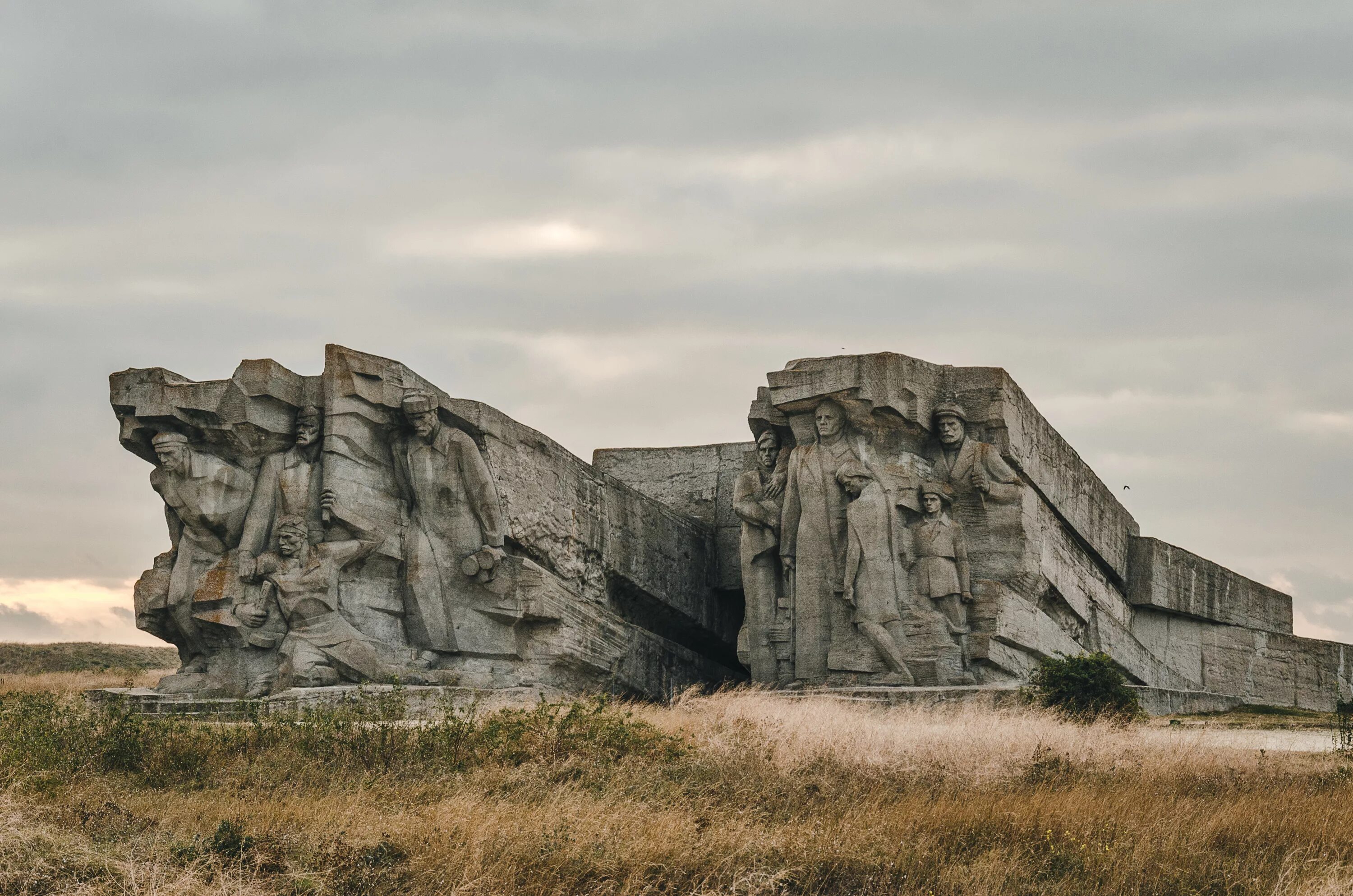 Комплекс керчь. Мемориальный комплекс аджимушкайские каменоломни. мемориал аджимушкайские каменоломни музей. керчь аджимушкайские каменоломни. мемориал аджимушкайские каменоломни керчь.