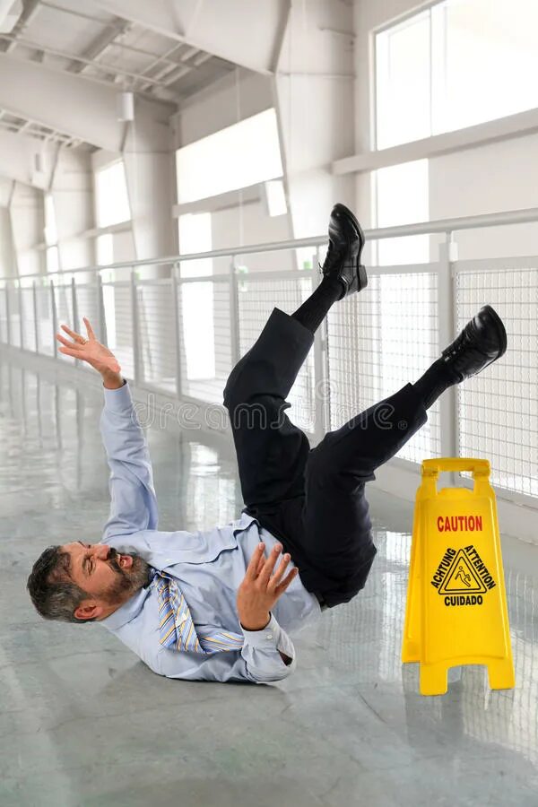 Он поскользнулся поднимаясь по лестнице. Человек поскользнулся на полу. Поскользнулся на мокром полу. Падение на пол. Человек спотыкается и падает.