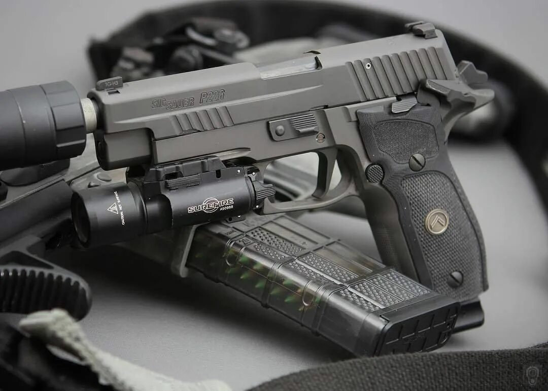 Зиг зауэр п226. Smg штурмовая винтовка. Sci fi smg. Mk18 cqbr. Штурмовая винтовка xcr.