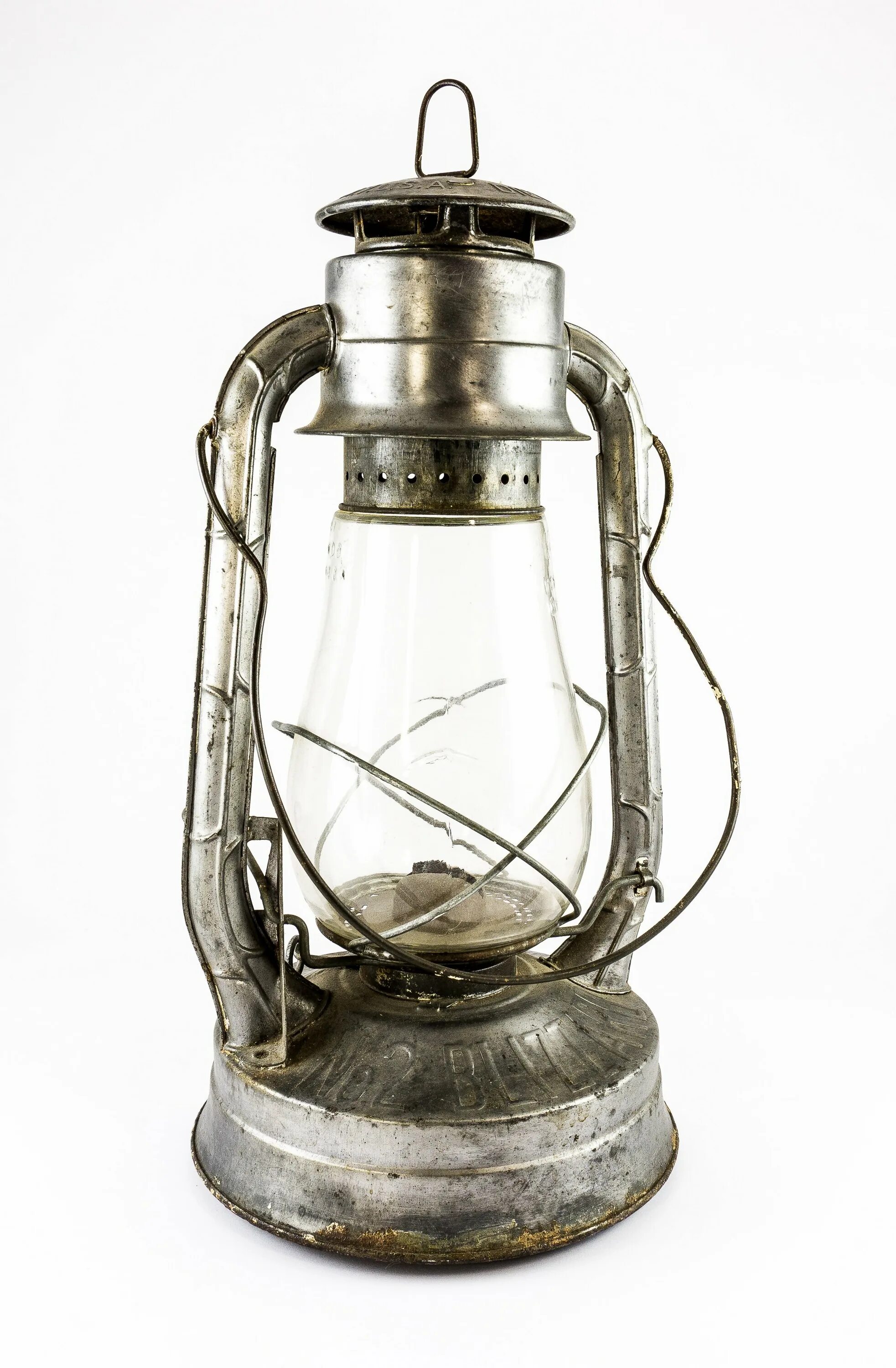 Лампа керосиновая fit 67600. Бутырка керосиновая лампа. Фонарь керосиновый dietz. Керосиновая лампа карбидная лампа. Бутырка керосиновая лампа.