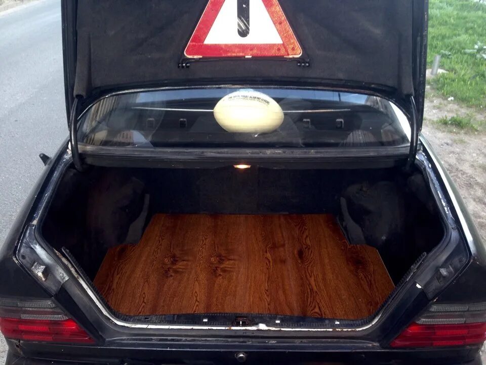 Багажник 124. Багажник 124. Багажник 124. Мерседес 124 купе багажник. Багажник мерседес 124.