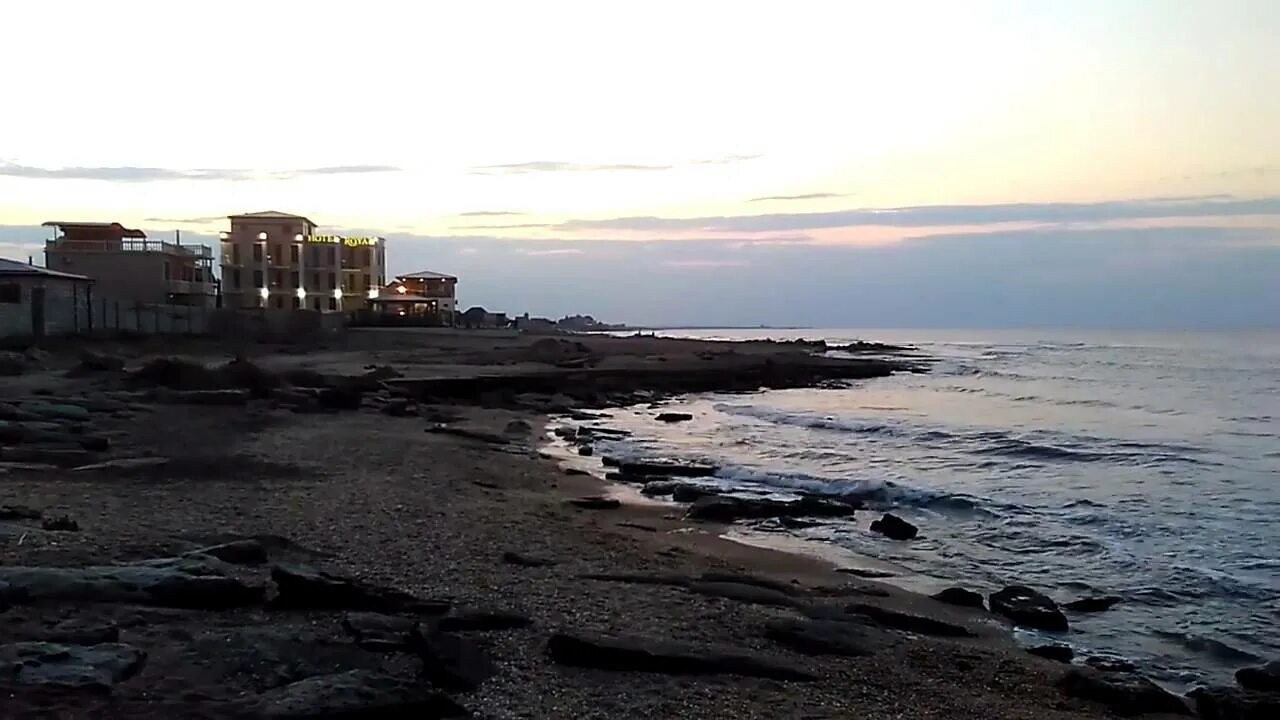 Каспийское море каспийск отзывы. Каспийское море дагестан дербент. берег каспийского моря дагестан дербент. дербент махачкала море каспий. избербаш дербент.