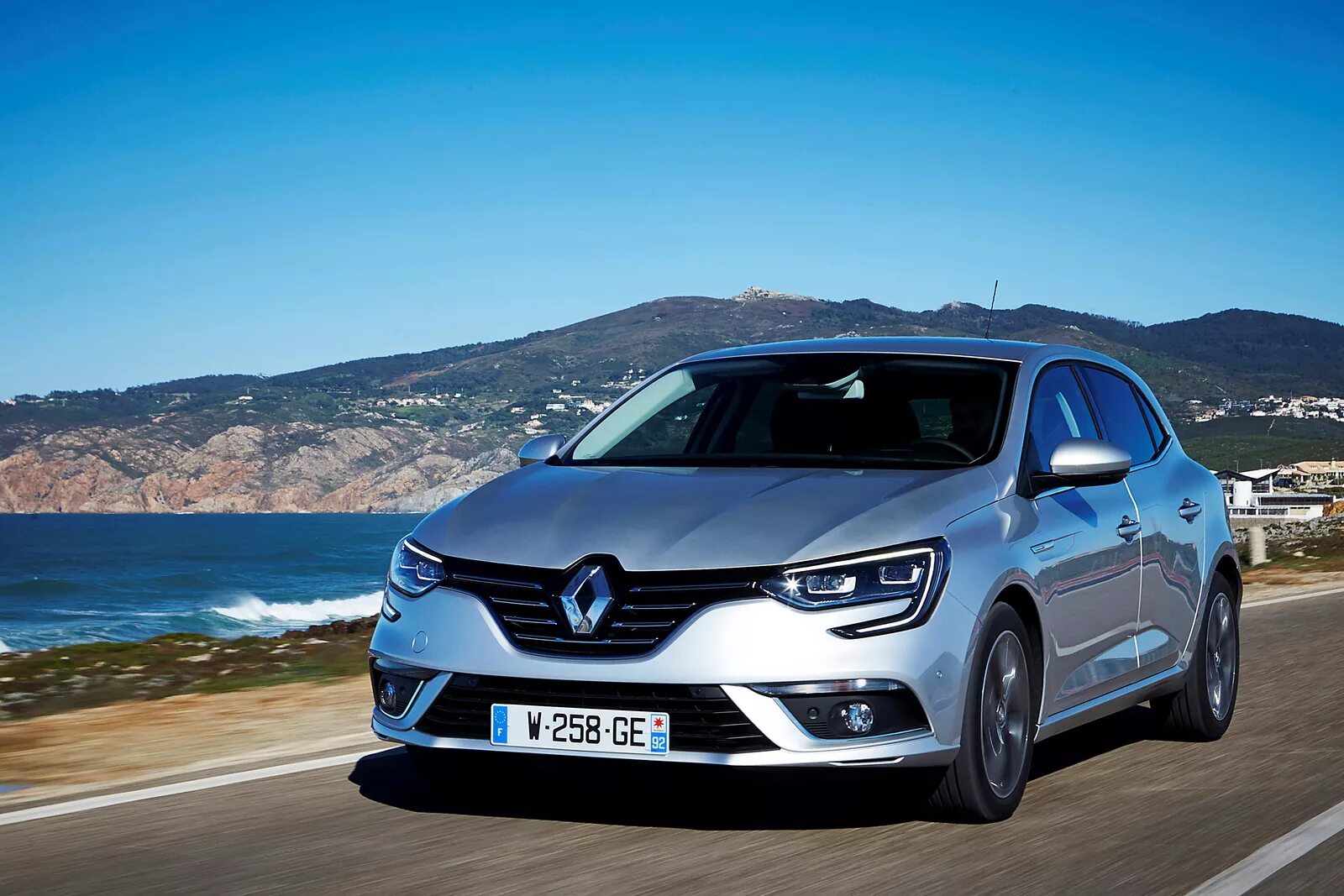 Сайт renault. Renault Megane 4 2016. Рено Меган новый. Renault Меган новый. Рено 2016.