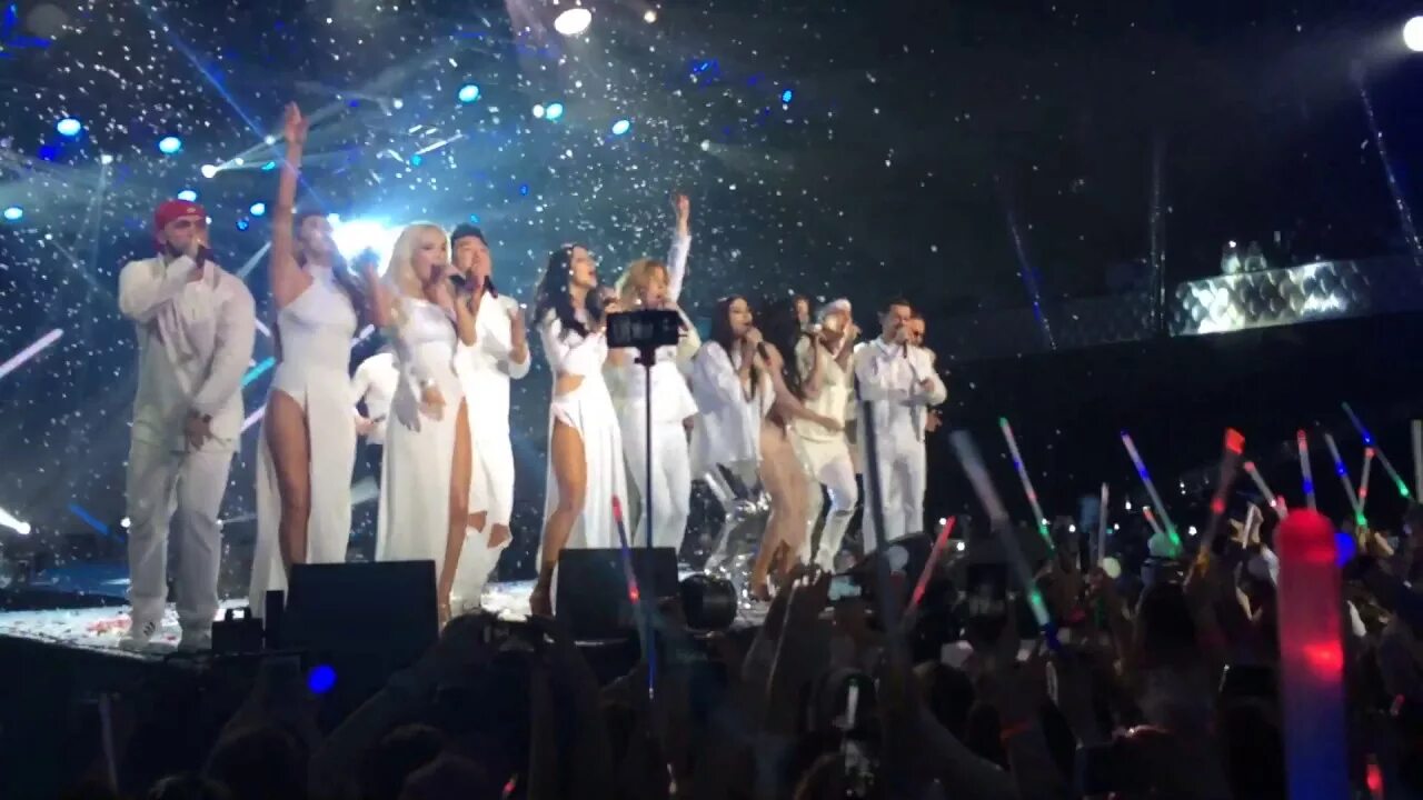 Мандарины и шоколад вновь старые песни. Мандарины. Мандарины и шоколад вновь старые песни. Мандарины новый год. Утро с мандаринами.