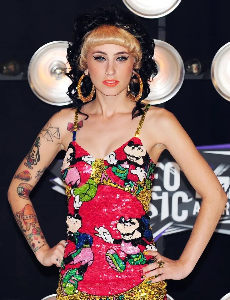 Lil debbie. Kreayshawn. Kreayshawn онлифанс. Kreayshawn black background. Kreayshawn 2021.