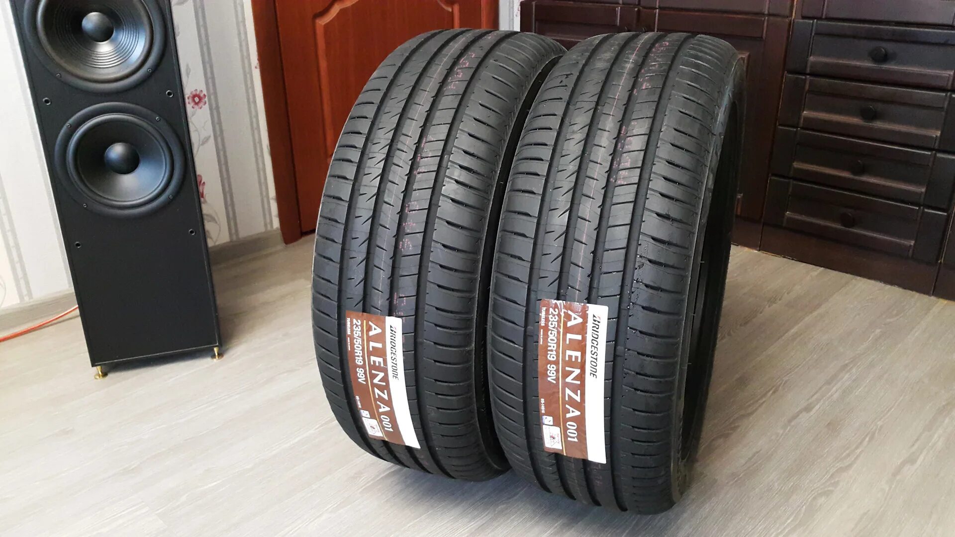 Купить резину 235 50 19. Шины Bridgestone Alenza 001. 235/55 19 Bridgestone лето. Шины летние Bridgestone Alenza 001. Бриджстоун 235/55/19 v 101 alenza1.