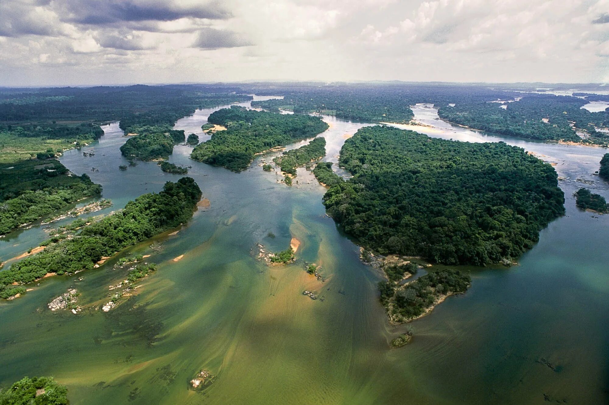 Реки страны бразилия. Амазония река Амазонка. Река Амазонка озеро Маракайбо. Река Амазонка в Бразилии. Шингу (река).