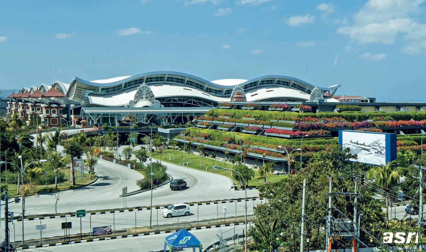 Бали прилет. Международный аэропорт Нгурах-рай. Аэропорт Бали Индонезия. Аэропорт Нгурах рай Бали. Денпасар Бали аэропорт.