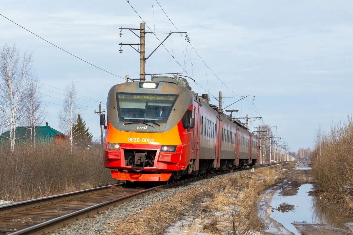 Train repairing. Вл60к электровоз узбекистан. Эд9э нижний новгород. Электропоезд. Костариха жд станция.