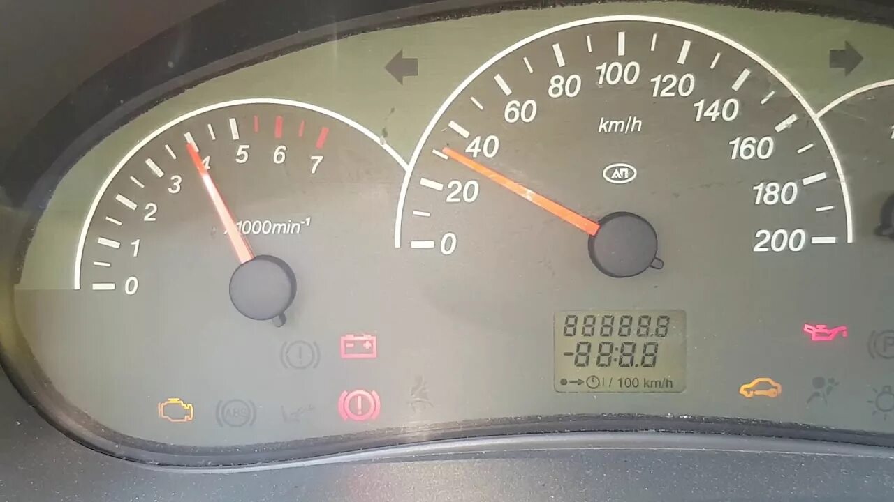 Какие обороты приора. 5 т оборотов приора. Плавают обороты на холостом ходу приора 16 клапанов. Плавают обороты на приоре. Стрелки приора 2 на ваз 2114.