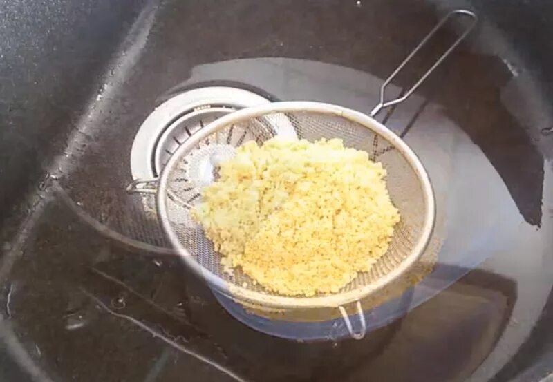 Как сделать картошку рассыпчатой в кастрюле на плите. Пшённая каша на воде. Сварить пшено рассыпчатым на воде в кастрюле. Сварить пшено рассыпчатым на воде в кастрюле. Вкусная пшенная каша на воде.