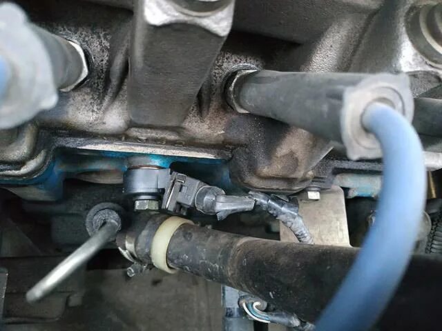 Датчик детонации ваз 2114. Датчик детонации одноконтактный на ваз 2110. Датчик детонации дд ваз 2110. Датчик детонации 2114. Датчики на двигателе ваз 2112.