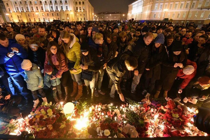 Трагедия в петербурге сегодня. 3 апреля 2017 санкт-петербург. Теракт в санкт петербурге 2017. 3 апреля 2017 взрыв в метро санкт-петербург. Теракт в санкт петербурге 2017.