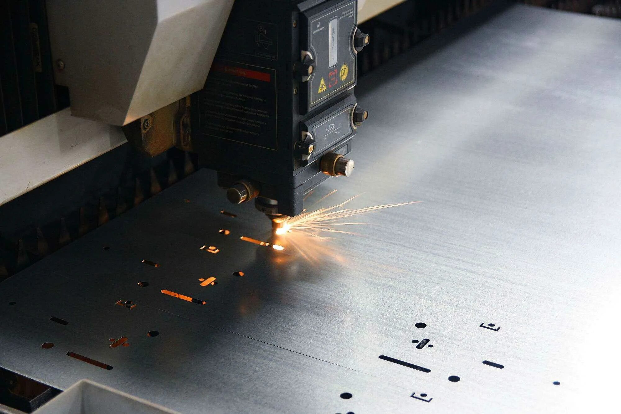 Плазморез для металла. Газорезчик / резчик ручной кислородной резки. Суть резки металла. Суть резки металла. Плазма металл.