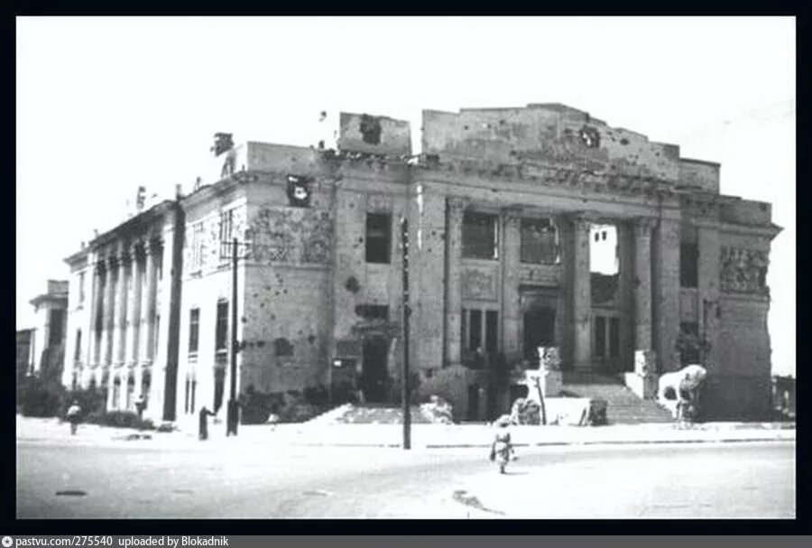 Театр имени Горького Сталинград. Сталинград театр имени Горького 1942. Сталинград театр Горького до войны. Театр Горького Сталинград 1943. Театр во время вов