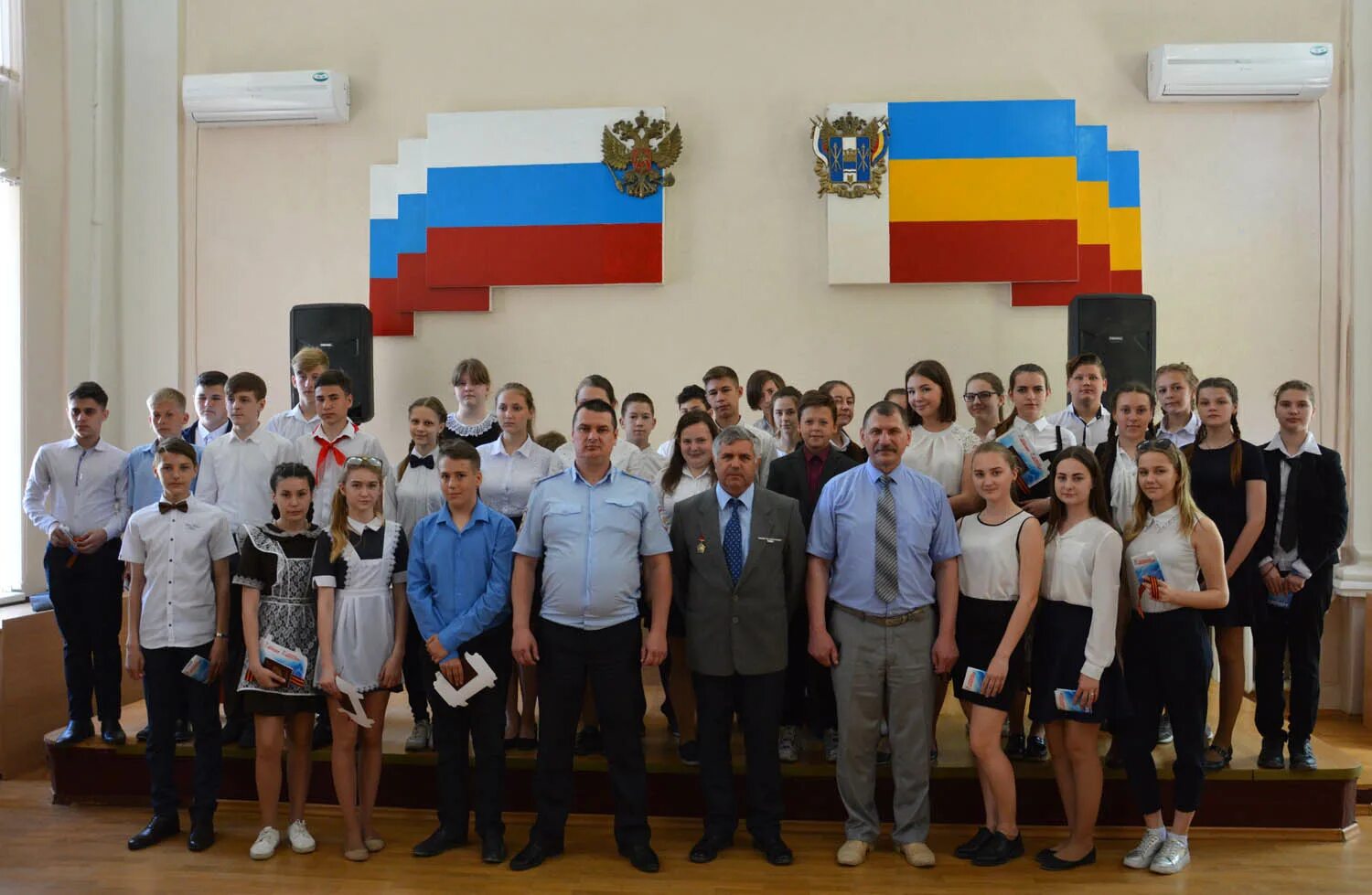 Клиника шленского семикаракорск. Семикаракорский районный. Семикаракорск детский центр. Семикаракорск люди. Сайт центра занятости семикаракорска.